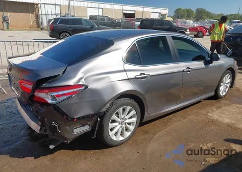2018 Toyota Camry Le из США, поврежденный, VIN 4T1B11HK5JU108234